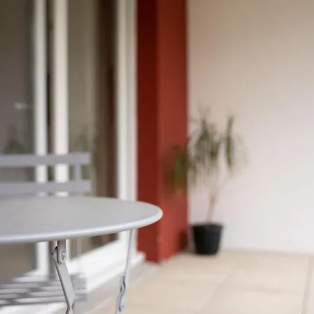 Апартаменты De Florigny Avec Parking Souterrain Et Terrasse *